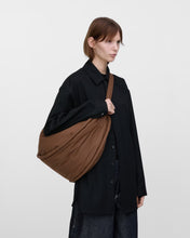 Hlaða mynd inn í gallerískoðara, Sandqvist CURVE Large Half Moon Bag, Dark Taupe