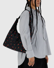 Hlaða mynd inn í gallerískoðara, BAGGU Nylon Shoulder Bag, Painted Wildflower