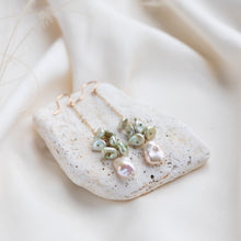 Load image into Gallery viewer, Blossom Pearl Earrings