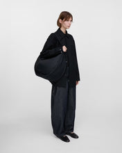 Hlaða mynd inn í gallerískoðara, Sandqvist CURVE Large Half Moon Bag, Black