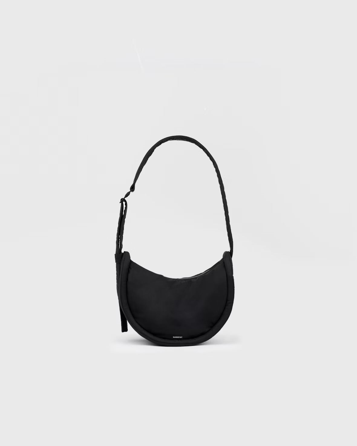 Sandqvist CURVE Half Moon Bag Mini, Black