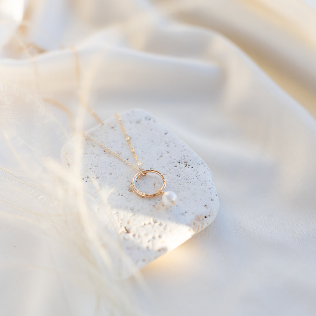 Circle &amp; Pearl Necklace