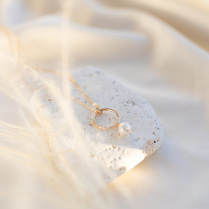 Circle &amp; Pearl Necklace