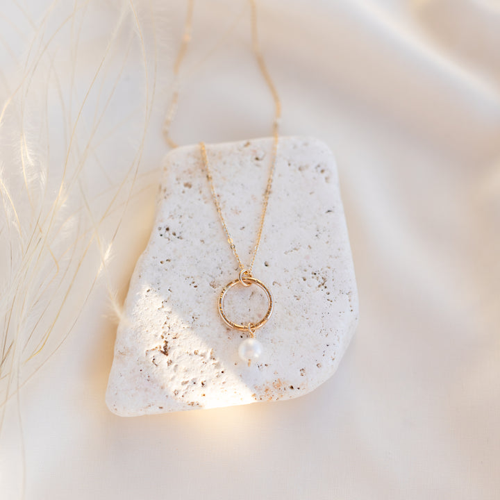 Circle &amp; Pearl Necklace