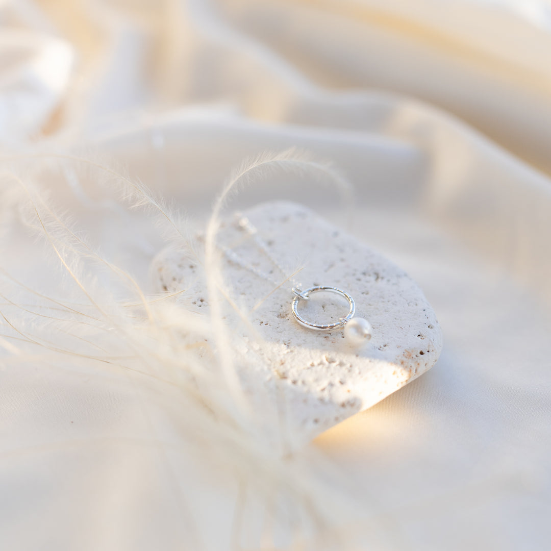 Circle &amp; Pearl Necklace