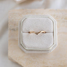 Load image into Gallery viewer, Classic V Band