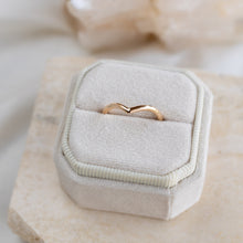 Load image into Gallery viewer, Classic V Band