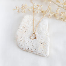 Hlaða mynd inn í gallerískoðara, Diamond Heart Necklace