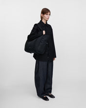 Hlaða mynd inn í gallerískoðara, Sandqvist CURVE Tote Bag, Black