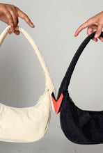 Hlaða mynd inn í gallerískoðara, BAGGU Swan Bag, Black