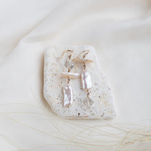 Load image into Gallery viewer, Gardenia Pearl Earrings