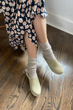Load image into Gallery viewer, Snow Socks, Tan
