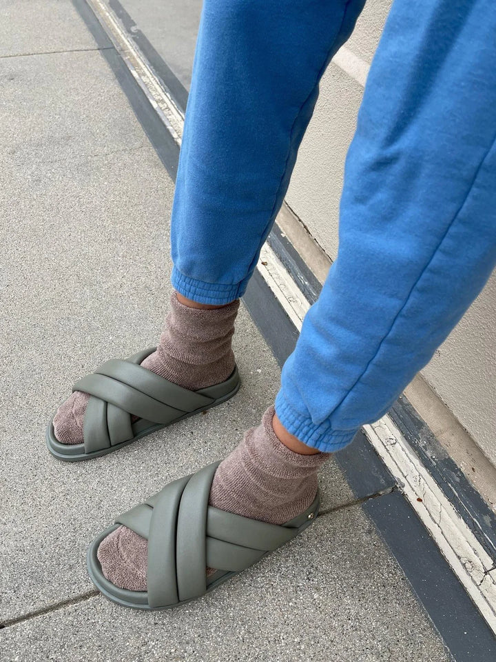 Cloud Socks, Frappe