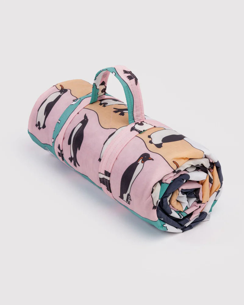 BAGGU Puffy Picnic Blanket, Penguin