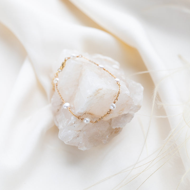 Lily Pearl Bracelet