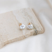 Load image into Gallery viewer, Orchid Pearl Studs