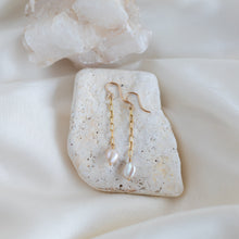 Load image into Gallery viewer, Ivy Pearl Earrings