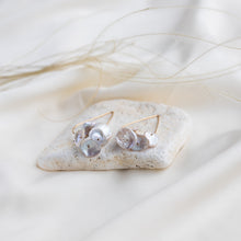 Load image into Gallery viewer, Petal Pearl Earrings