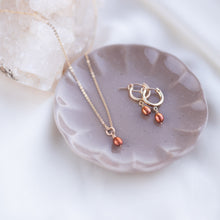 Load image into Gallery viewer, Petite Rust Pearl Necklace