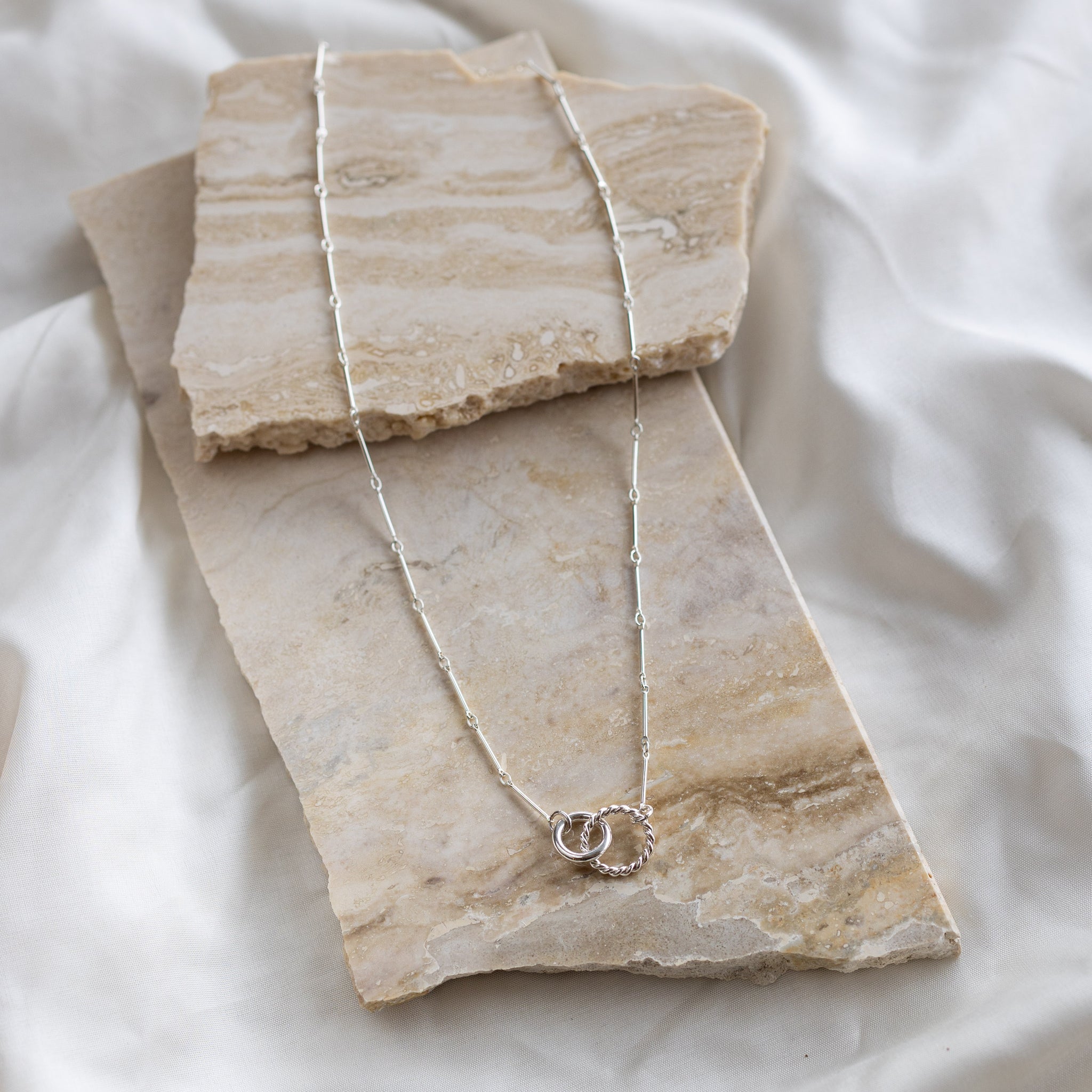 Linked Twist x Circle Necklace – mjöll