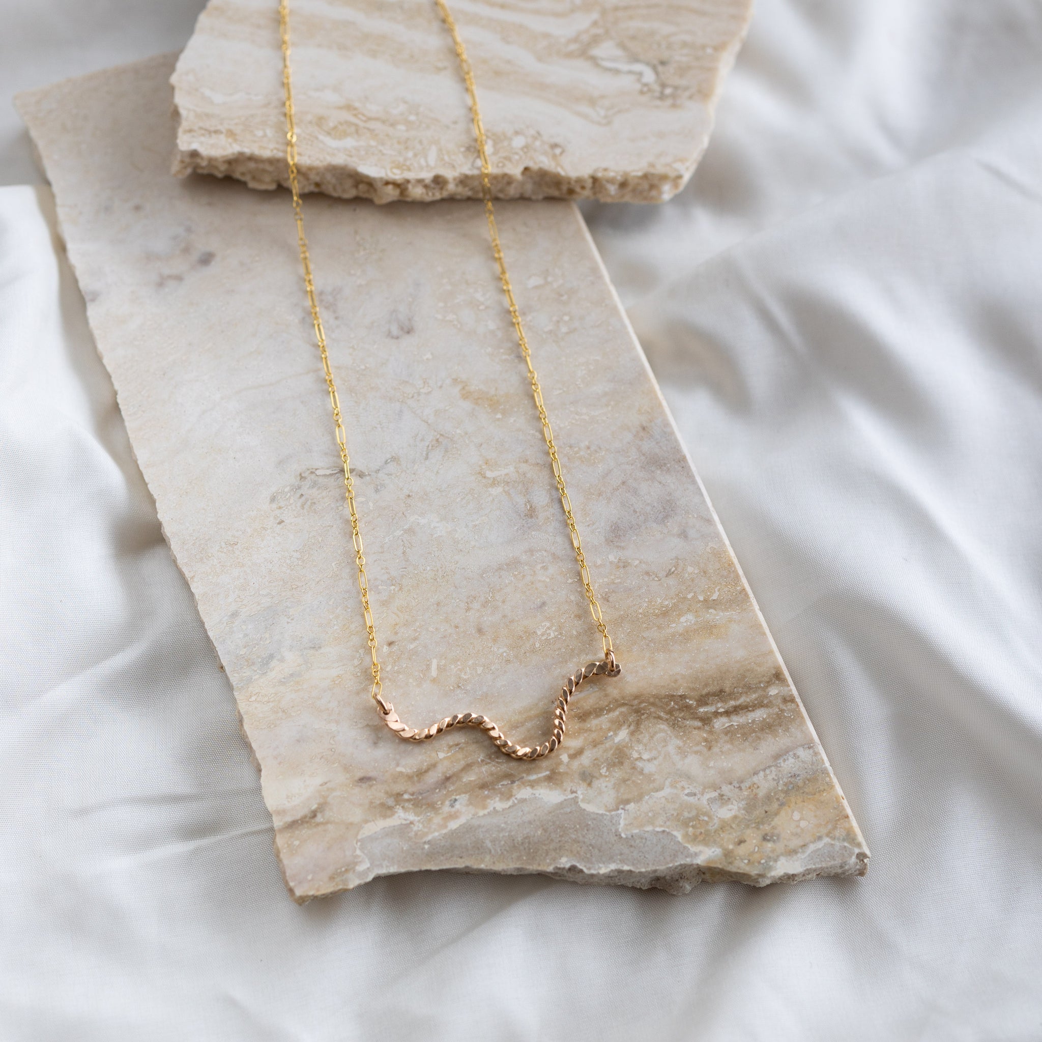 Twist x Wave Necklace – mjöll