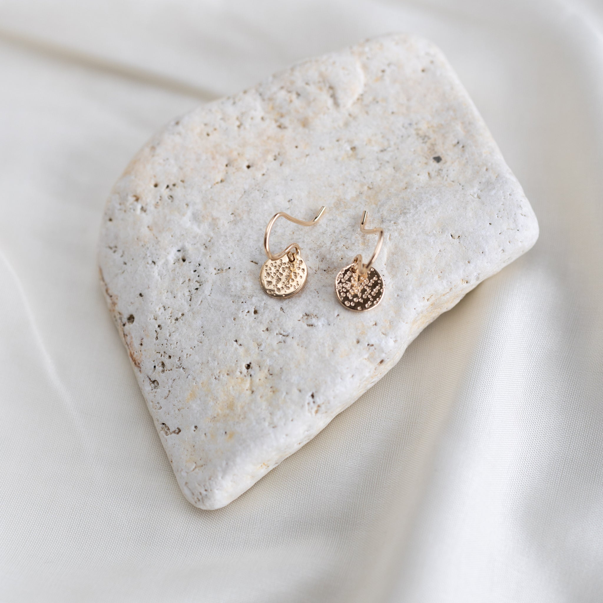 Petite Speckled Coin Earrings – mjöll