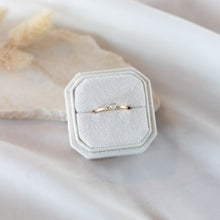 Hlaða mynd inn í gallerískoðara, White Diamond Ring, Size 54 EU