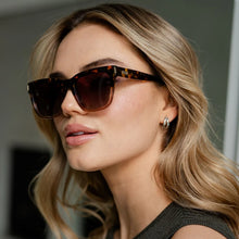 Hlaða mynd inn í gallerískoðara, Dakota Sunglasses, Crystal Brown Tortoise