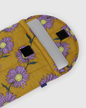 Load image into Gallery viewer, BAGGU Puffy Laptop Sleeve, Daisy Chain