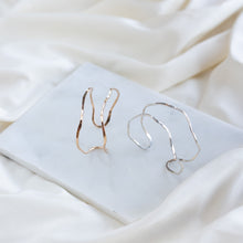 Load image into Gallery viewer, Vök Cuff