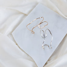 Load image into Gallery viewer, Vök Cuff