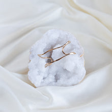 Load image into Gallery viewer, Vök Cuff