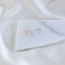 Load image into Gallery viewer, Vök Ear Cuff
