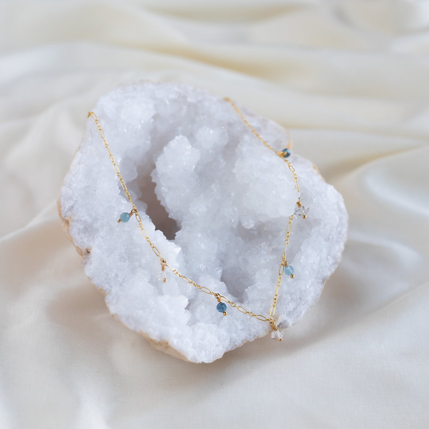 Vök Teardrop Necklace