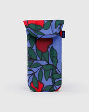 Hlaða mynd inn í gallerískoðara, BAGGU Puffy Glasses Sleeve, Apple Tree