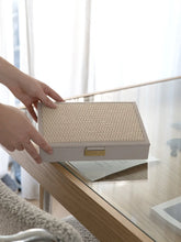 Hlaða mynd inn í gallerískoðara, Stackers Taupe Raffia Classic Jewellery Box Lid