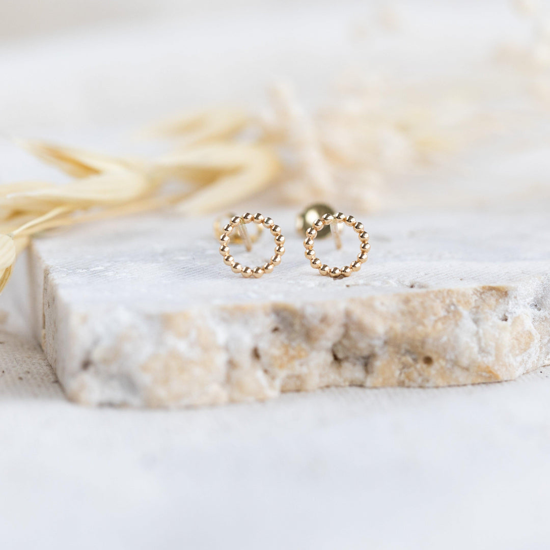 14k Delicate Dot eyrnalokkar