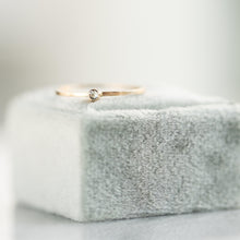Hlaða mynd inn í gallerískoðara, Dainty Sapphire Hringur