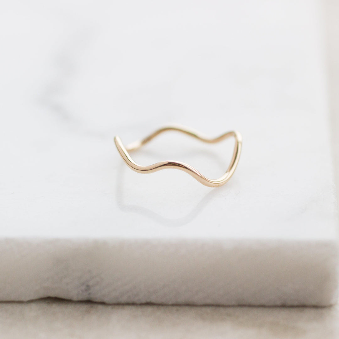 14k Wave hringur