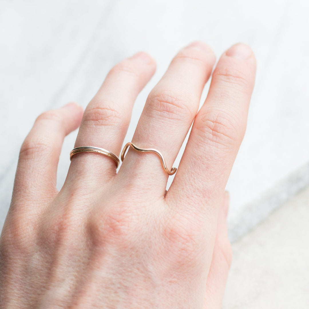 14k Wave hringur