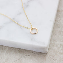 Load image into Gallery viewer, Delicate Circle Necklace
