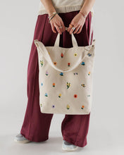Load image into Gallery viewer, BAGGU Ivory Ditsy Floral Zip Tote