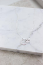 Load image into Gallery viewer, Linked Twist Necklace